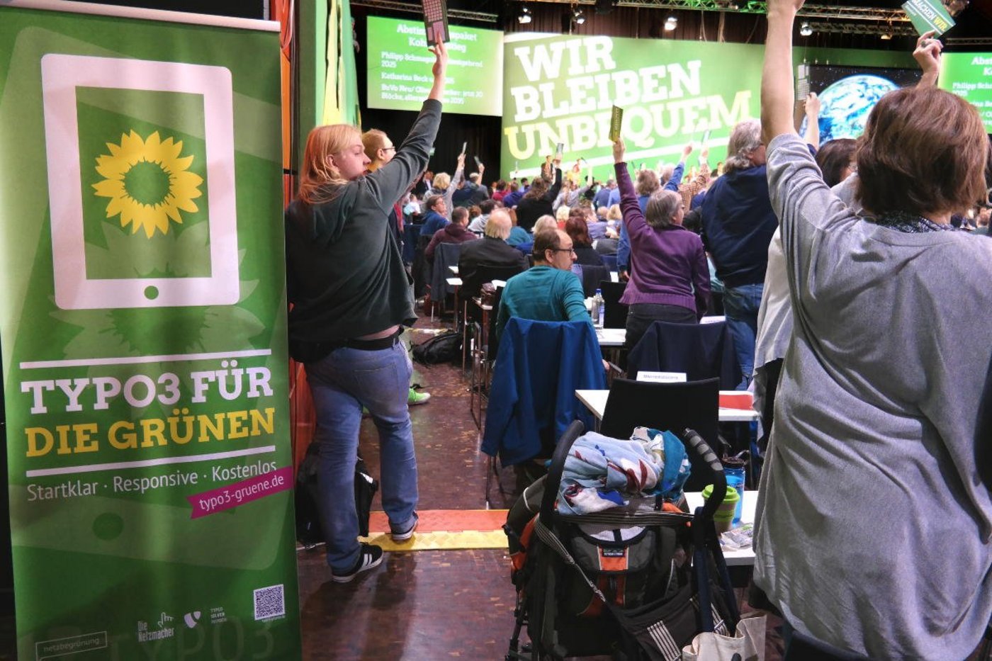TYPO3-Grüne: Banner am Rande eines Bundesparteitags von Bündnis 90/Die Grünen