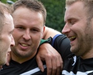 Haben gut Lachen die Spieler vom SV Grün-Weiß Bergfelde: Die neue Website ist responsive! 
